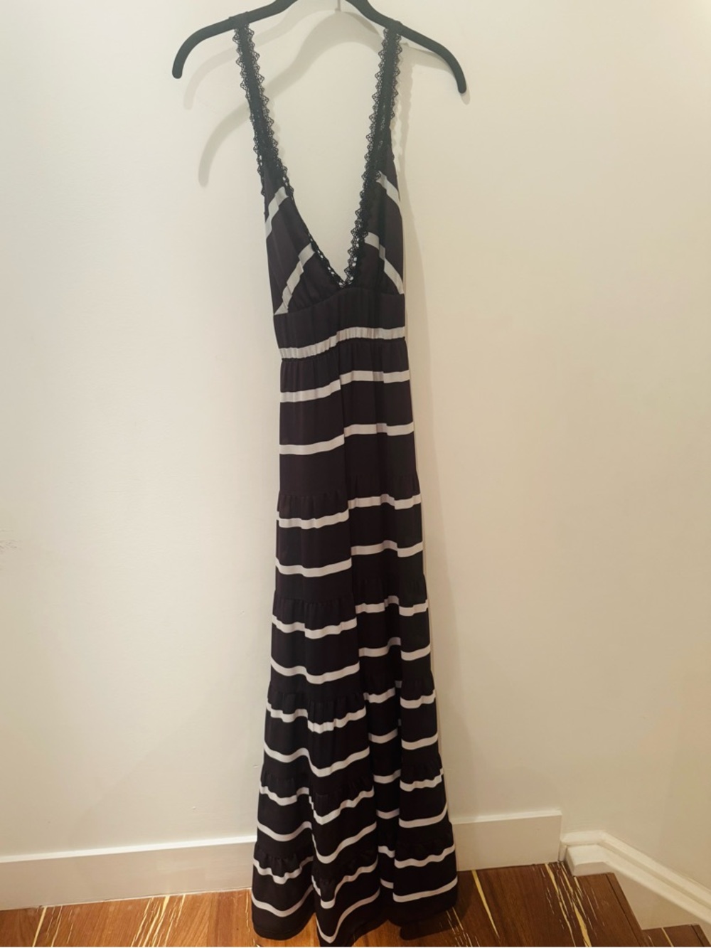 Alice + Olivia black/brown Maxi Sundress Sleeveless V-Neck. Size 10.